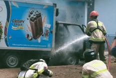 Mobil Boks Pengangkut Es Krim Terbakar di Patrol Indramayu, Kerugian Ditaksir Rp200 Juta