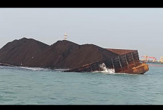 Breaking News! Tongkang Bermuatan Batu Bara Miring di Laut, Diduga Tumpahkan Muatan Saat Menuju Cirebon