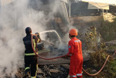 Bakar Sampah Sembarangan Picu Kebakaran Warung di Kandanghaur, Kerugian Capai Rp24 Juta