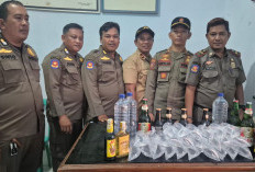 Razia Dua Hari, Pemcam Sukagumiwang Bersama PPNS Sita 50 Botol Mihol