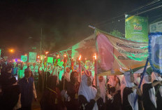 Sambut 1 Muharram 1448 H, Ponpes Jagasatru Gelar Pawai Obor dan Atraksi Bola Api