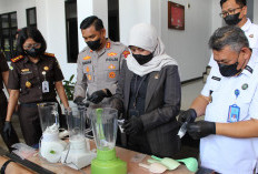Kejari Kuningan Musnahkan Barang Bukti 50 Perkara, Tegaskan Komitmen Transparansi Hukum
