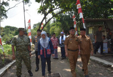 Bupati Cirebon Apresiasi TNI Bangun Jembatan Gantung di Ciwaringin, Permudah Akses Pelajar