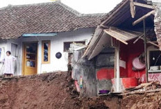 Hujan Deras Picu Longsor di Cigugur Kuningan, Dapur Rumah Warga Ambruk