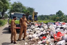 Sampah Menggunung di Gebang Kulon Cirebon, Pemdes Angkut 10 Truk Sampah