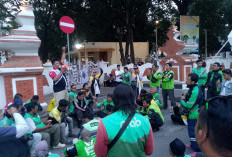 Ojol Cirebon Geruduk Balai Kota, Kecewa Tak Ditemui Pemkot dan Kementerian UMKM