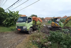 DLH Kabupaten Cirebon Bersihkan TPS Liar, Warga Citemu Diminta Lebih Peduli Lingkungan