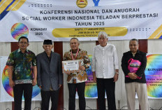 Bupati Kuningan Dian Rachmat Yanuar Raih Anugerah Social Worker Indonesia, Ini Kebijakan yang Diapresiasi