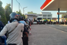 Antrean Pertalite di Cirebon Mengular, Dampak Kenaikan Harga Pertamax Mulai Terasa