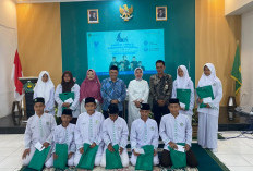 Lebaran Anak Yatim, Kemenag Kota Cirebon Salurkan Santunan untuk 300 Anak Yatim 