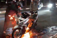 Detik-Detik Motor Pemudik Terbakar Saat Melintasi Cirebon, Satu Keluarga Selamat