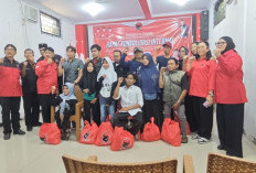 Tak Sekadar Seremoni, PDIP Kabupaten Kuningan Bagikan Sembako dan Rutilahu Saat Penyerahan SK