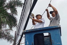 Wali Kota Cirebon Turun Tangan Rapikan Kabel Semrawut, Target 9 Ruas Jalan Bebas Kabel Udara