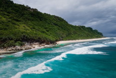 5 Pantai Pasir Putih Populer di Jawa, Lengkap dengan Rute, Harga Tiket, dan Biaya Liburan