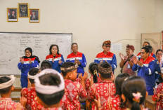 Dewan Komisaris Pertamina Motivasi Generasi Muda Lewat Kelas Inspirasi di Karangasem