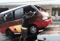 17 Pelajar Jadi Korban Kecelakaan Angkot di Jalan Bandung-Cirebon, Sopir Diduga Ugal-ugalan