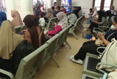 Update Banjir Jalur KA: 28 Kereta Dibatalkan, Penumpang Stasiun Cirebon Membludak