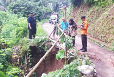 Curah Hujan Tinggi, Rumah Ambruk dan Tanah Longsor Terjadi di Kuningan