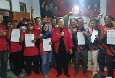 Perkuat Mesin Partai, DPC PDIP Serahkan 5.341 SK Kepengurusan