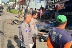 Kecelakaan di Indramayu 1 Meninggal, Truk Terguling Timpa Motor dan Warung di Jalur Pantura