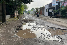 Jalan Mundu Pamengkang Rusak Parah, Warga Ancam Tutup Akses