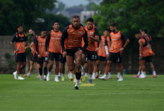 Persija vs Persib: Dijauhkan dari Rumah, Macan Kemayoran Tak Gentar, Ini Komentar Bek Andalan dan Pelatih
