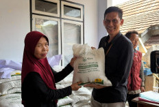 Pemprov Jabar Salurkan 1,5 Ton Beras dan 300 Bibit Ayam untuk Warga Purwakarta