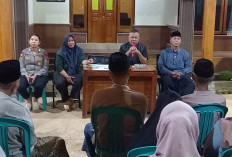 Salut! Kuwu Cipeujeuh Kulon Gunakan Dana Pribadi untuk Honor Lembaga Desa Jelang Lebaran