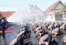 62 Polisi Anggota Polres Cirebon Kota Kompak Sujud Syukur, Ini yang Terjadi