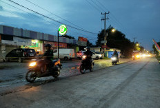 Warga Desa Sigong Lega, Jalan Sindanglaut–Paburan yang Lama Rusak Kini Mulai Dibeton 