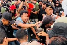 Pria Bergolok Muncul di Tengah Demo Jakarta, Dikeroyok Massa sebelum Diamankan