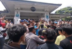 Tolak Eksplorasi Geothermal Gunung Ciremai, Mahasiswa dan Warga Demo di Pendopo Kuningan