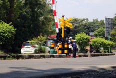 KAI Daop 3 Cirebon Tambah Palang Pintu Jadi 4 Sisi di Perlintasan Krucuk, Tingkatkan Keselamatan
