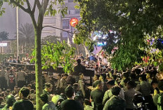 Aksi Unjuk Rasa Mahasiswa Masih Bertahan di Sudirman Jakarta, Ini 5 Tuntutan yang Disuarakan