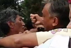 Tidak Terima Disebut 'Maling', Pentolan LSM Akar Bersitegang dengan Kelompok Massa