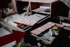 Terungkap! Kasus Uang Palsu di Cirebon, Tersangka S Cetak Rp12 Miliar di Rumah