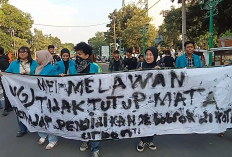 Mahasiswa UGJ Geruduk DPRD Kota Cirebon, Tinggalkan Uang Receh dan Mosi Tak Percaya