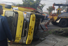 Kecelakaan di Perempatan Bojong Sumedang, Truk Boks Tabrak Motor: 2 Orang Meninggal Dunia