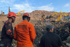 Sampah TPST Bantar Gebang Longsor, 3 Orang Tewas dan Sejumlah Truk Tertimbun