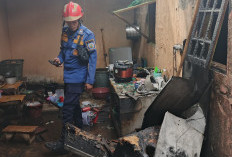 Warung Kelontong di Haurgeulis Terbakar Akibat Bensin Tersambar Api Kompor, Kerugian Capai Rp30 Juta