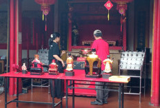 Ritual Jelang Imlek di Vihara Dewi Welas Asih Cirebon yang Syarat Makna