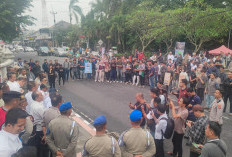 Bupati Dian Temui Massa ‘Ciremai Memanggil’, Tegaskan Komitmen Selamatkan Gunung Ciremai
