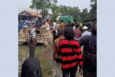 Pemakaman Korban Tabrakan KA di Bekasi: Guru PNS Baru Lulus S2 Tinggalkan Anak Semata Wayang
