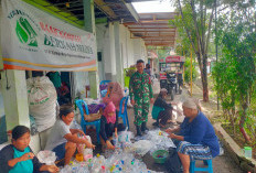 Babinsa Pegambiran Monitoring Kegiatan Bank Sampah Berkah Mulya RW 07