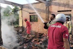 Kebakaran Hebat di Losarang Indramayu Diduga Ulah ODGJ, Rumah Ludes Dilalap Api