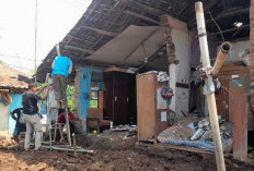 Sungai Kedungpane Meluap, Rumah di Desa Pilangsari Cirebon Ambruk Tengah Malam