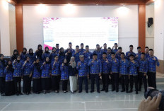 Tekankan Jaga Integritas dan Kinerja, Bupati Imron Ambil Sumpah Janji 63 PNS