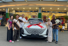 Grage Mall Serahkan Hadiah Utama Mobil Kepada Pemenang