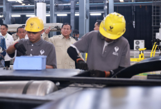 Prabowo Targetkan Indonesia Produksi Mobil Sedan Listrik pada 2028