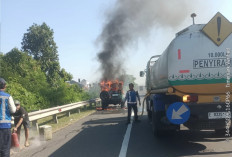 Landcruiser Terbakar di Tol Palikanci, Diduga Korsleting Kelistrikan